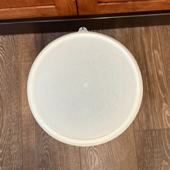 Tupperware Tall Canister - Picture 5 of 16